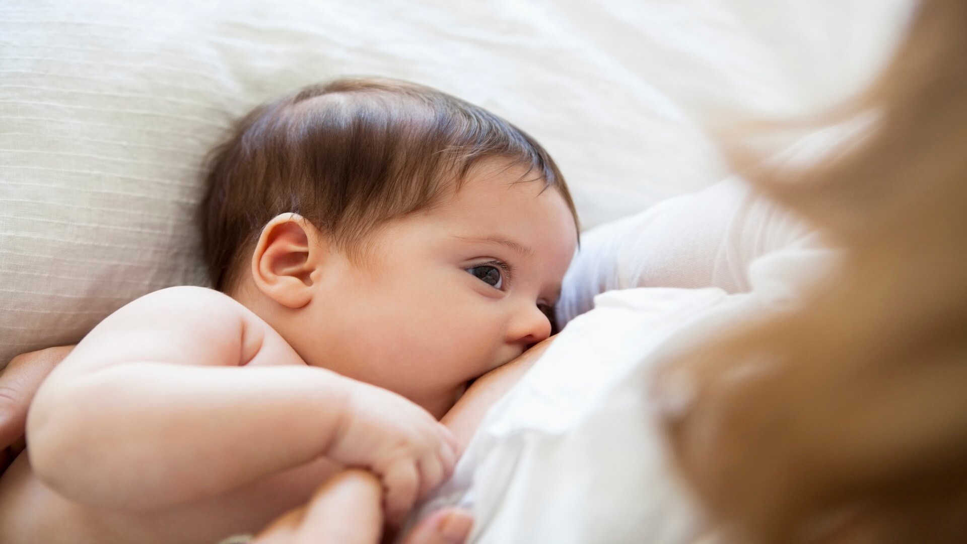 Yenidoğan Bebeklerde Emzirme Nasıl Olmalıdır?